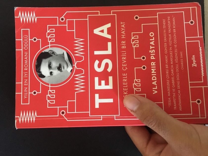 Tesla: Maskelerle Çevrili Bir Hayat