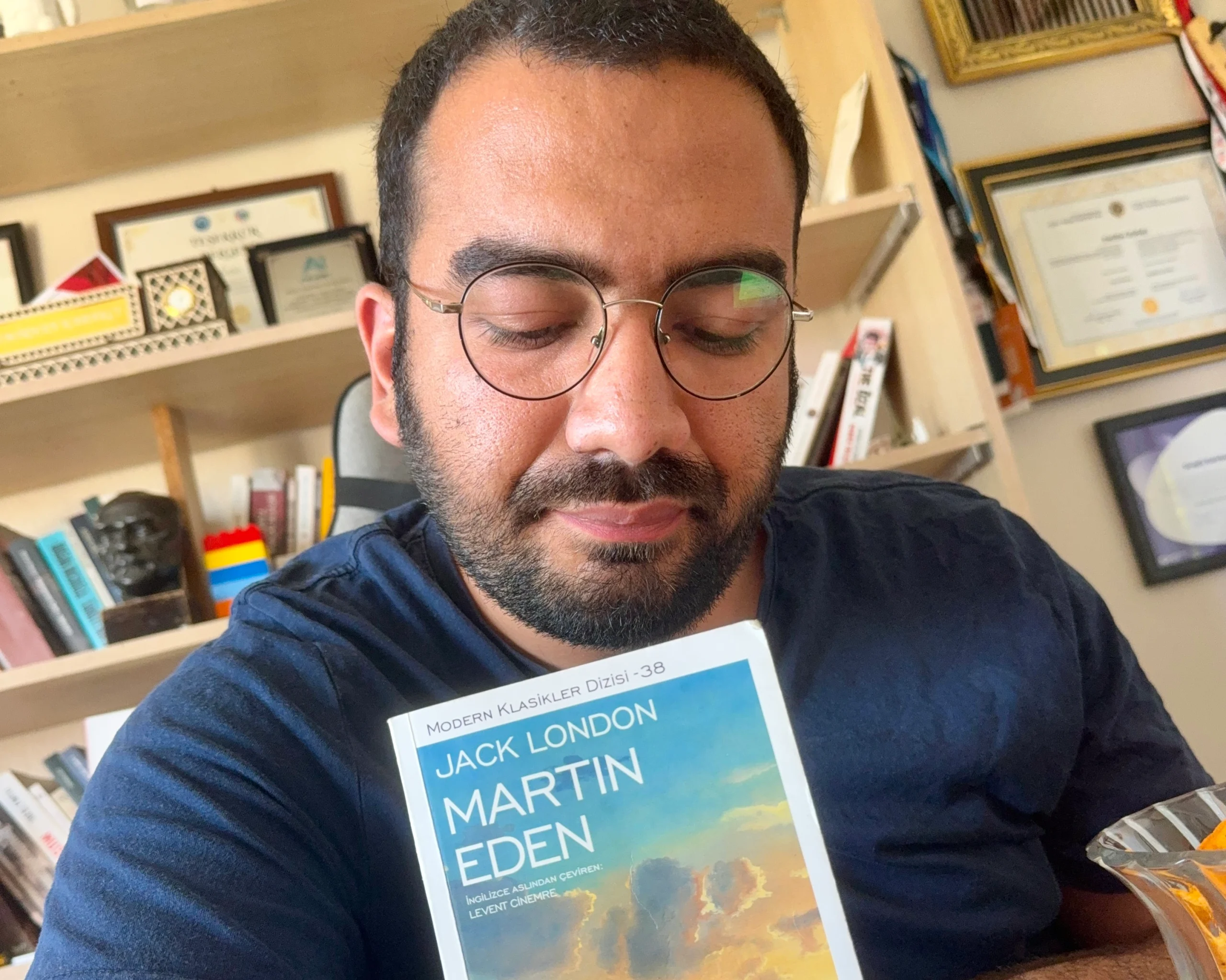 KİTAPLARIMI SATMIŞTIM, NEDEN ŞİMDİ BÖYLE DAVRANIYORLAR? Martin Eden Kitap İncelemesi